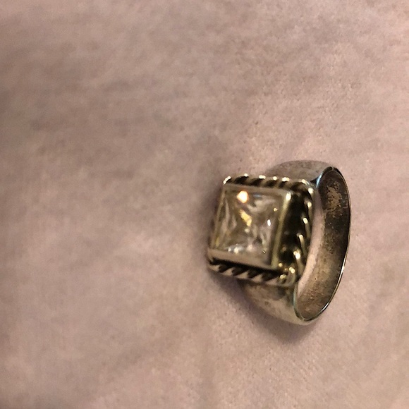 925 Beautiful Ring Size 8 - Picture 1 of 4